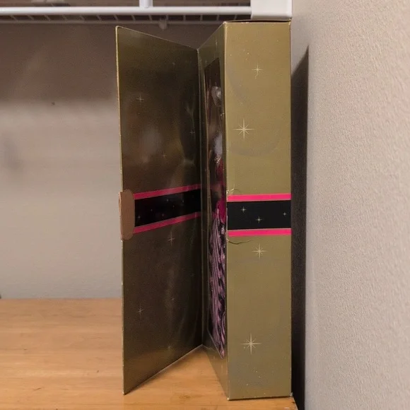 🆕 Avon Winter Rhapsody Barbie ✳️Special Edition✳️ Second In Series! In Box. - Picture 10 of 12